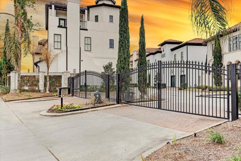 Photo of 911 Queen Annes Road, Houston, TX 77024 (MLS # 10101562)