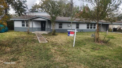 Photo of 2319 Hollywood Street, Dickinson, TX 77539 (MLS # 74537569)
