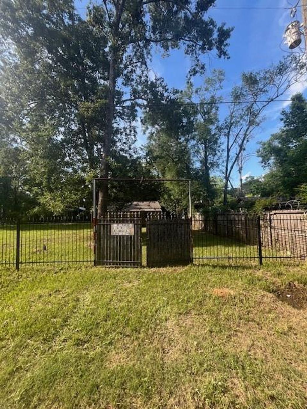 Photo of 411 Richard Street, Coldspring, TX 77331 (MLS # 96259118)
