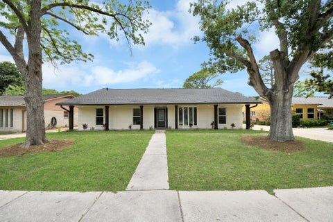 Photo of 6023 Lattimer Drive, Houston, TX 77035 (MLS # 29339515)