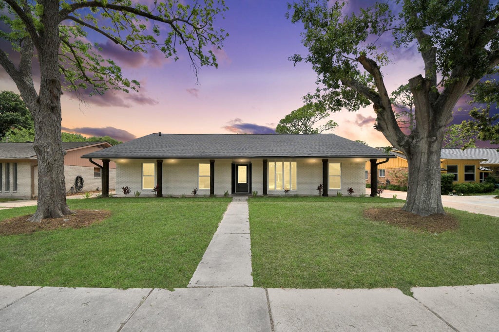 Photo of 6023 Lattimer Drive, Houston, TX 77035 (MLS # 29339515)