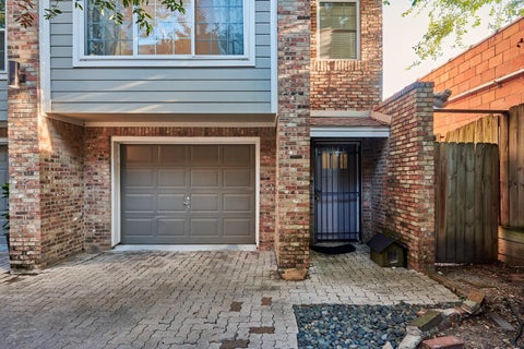 Photo of 2633 Peckham Street #4, Houston, TX 77098 (MLS # 97318658)