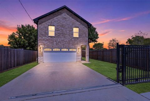 Photo of 6037 S Acres Drive, Houston, TX 77048 (MLS # 13244218)