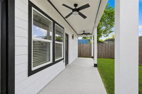 Tiny photo for 6037 S Acres Drive, Houston, TX 77048 (MLS # 13244218)