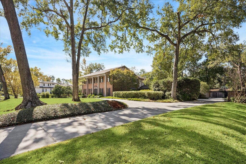 Photo of 319 Longwoods Lane, Houston, TX 77024 (MLS # 3019517)