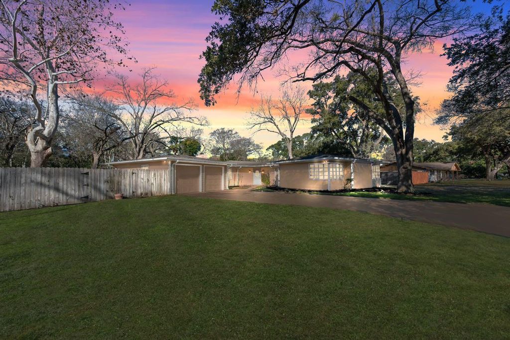 Photo of 1905 Avenue D, Katy, TX 77493 (MLS # 92086357)