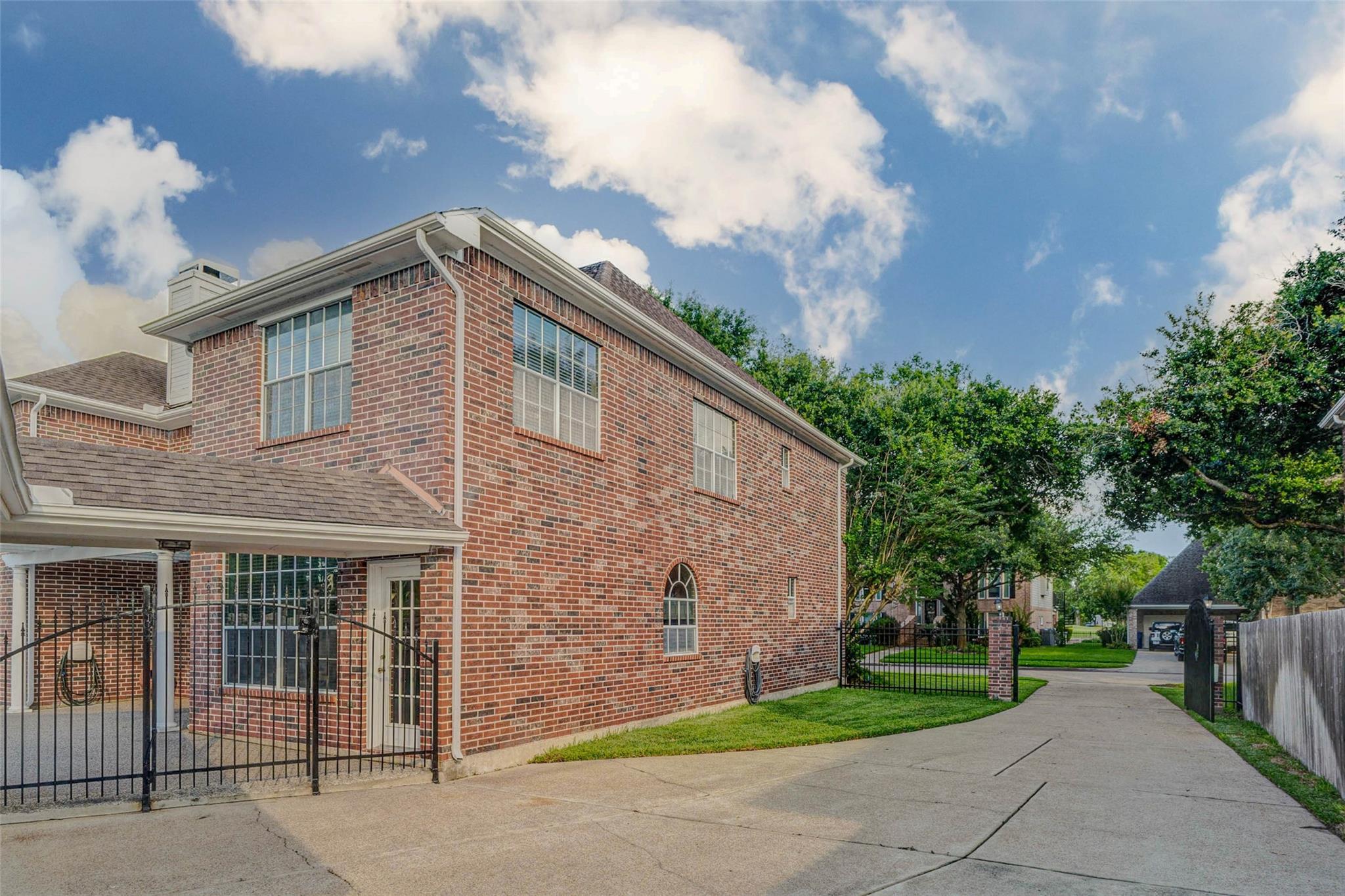 2106 Shade Crest Drive