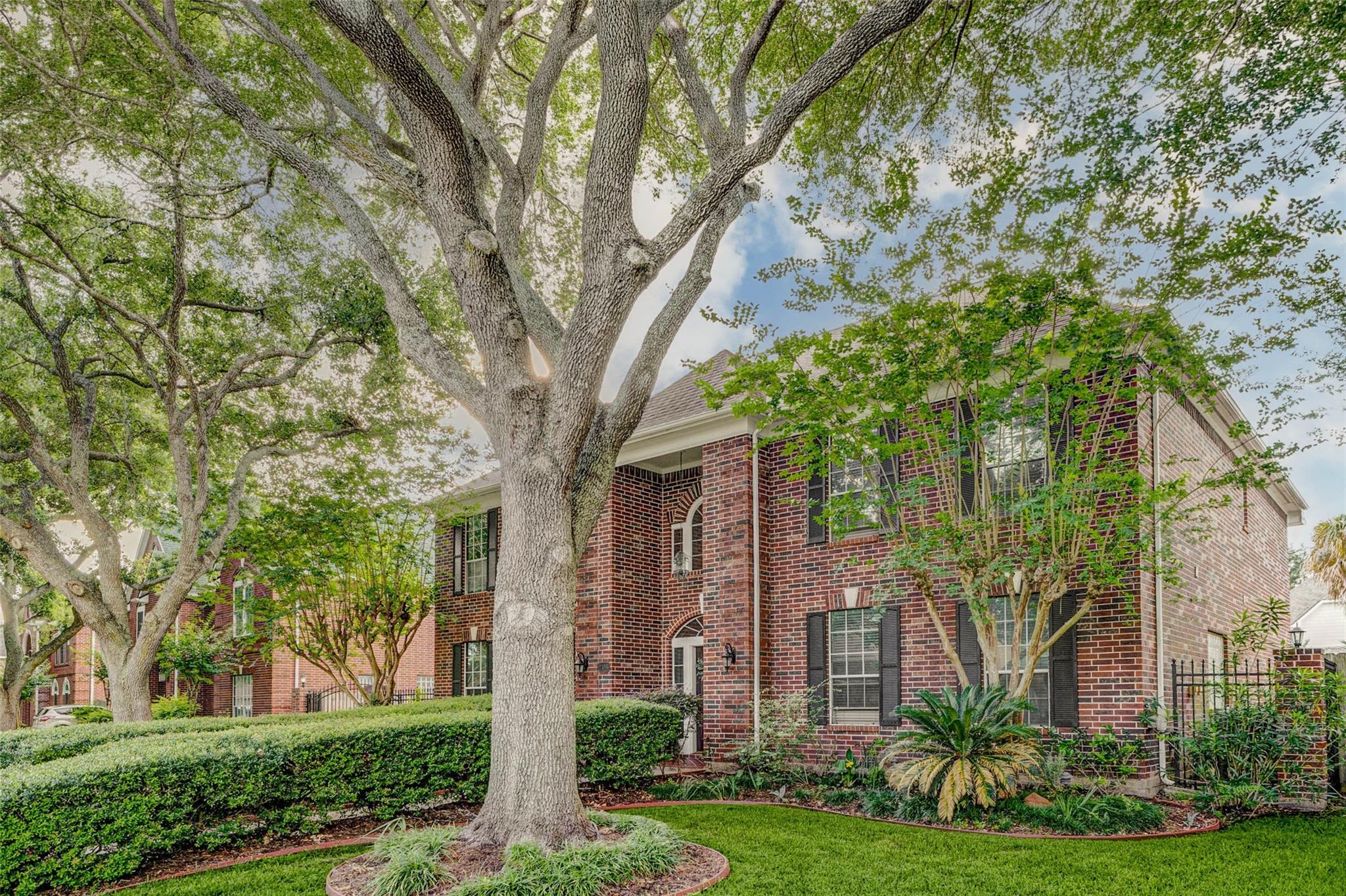 2106 Shade Crest Drive