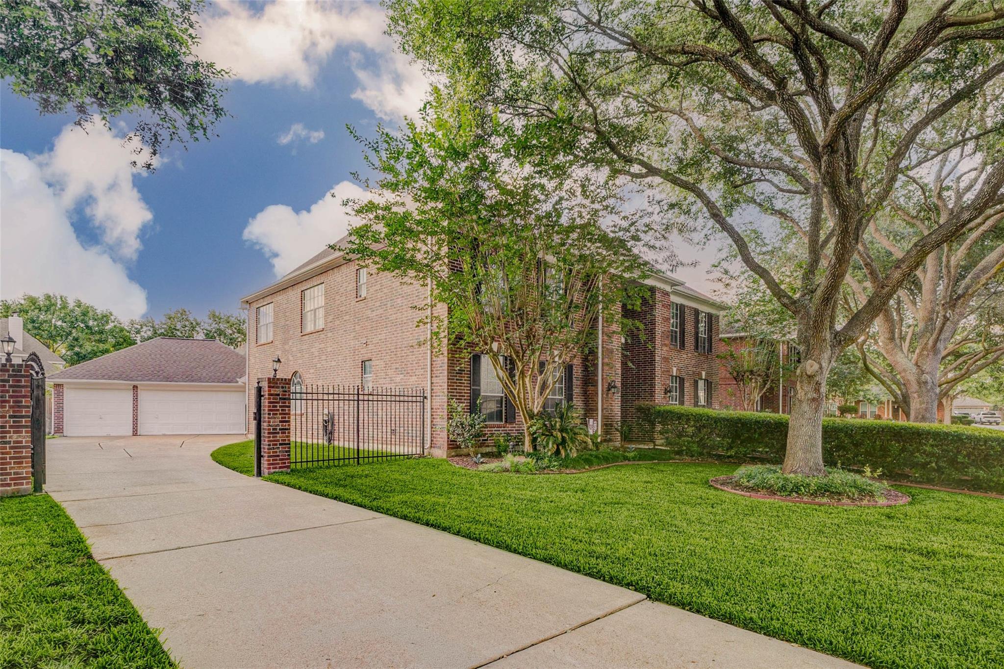 2106 Shade Crest Drive