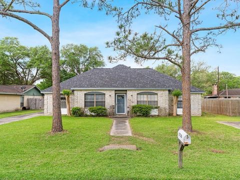 Homes For Sale - 1710 Longhorn Avenue<br/> Bay City, TX 77414