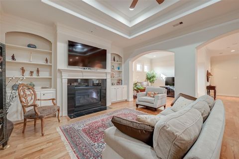 Tiny photo for 4623 Laurel Street, Bellaire, TX 77401 (MLS # 37820807)