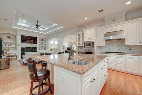 Tiny photo for 4623 Laurel Street, Bellaire, TX 77401 (MLS # 37820807)