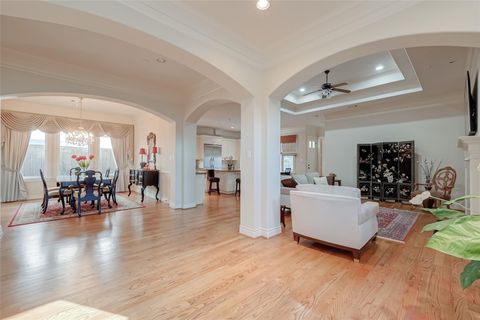 Tiny photo for 4623 Laurel Street, Bellaire, TX 77401 (MLS # 37820807)