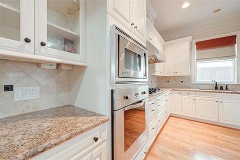 Tiny photo for 4623 Laurel Street, Bellaire, TX 77401 (MLS # 37820807)