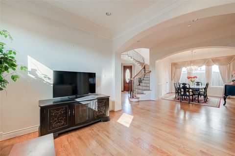 Tiny photo for 4623 Laurel Street, Bellaire, TX 77401 (MLS # 37820807)