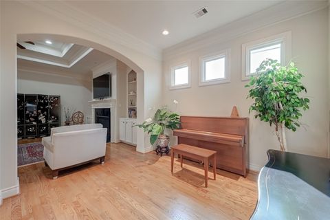 Tiny photo for 4623 Laurel Street, Bellaire, TX 77401 (MLS # 37820807)
