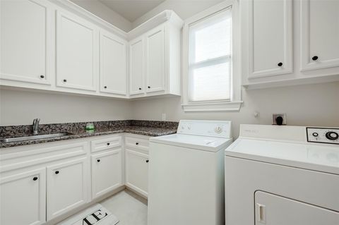 Tiny photo for 4623 Laurel Street, Bellaire, TX 77401 (MLS # 37820807)
