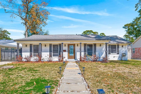 Photo of 10054 Cedardale Drive, Houston, TX 77055 (MLS # 54818083)