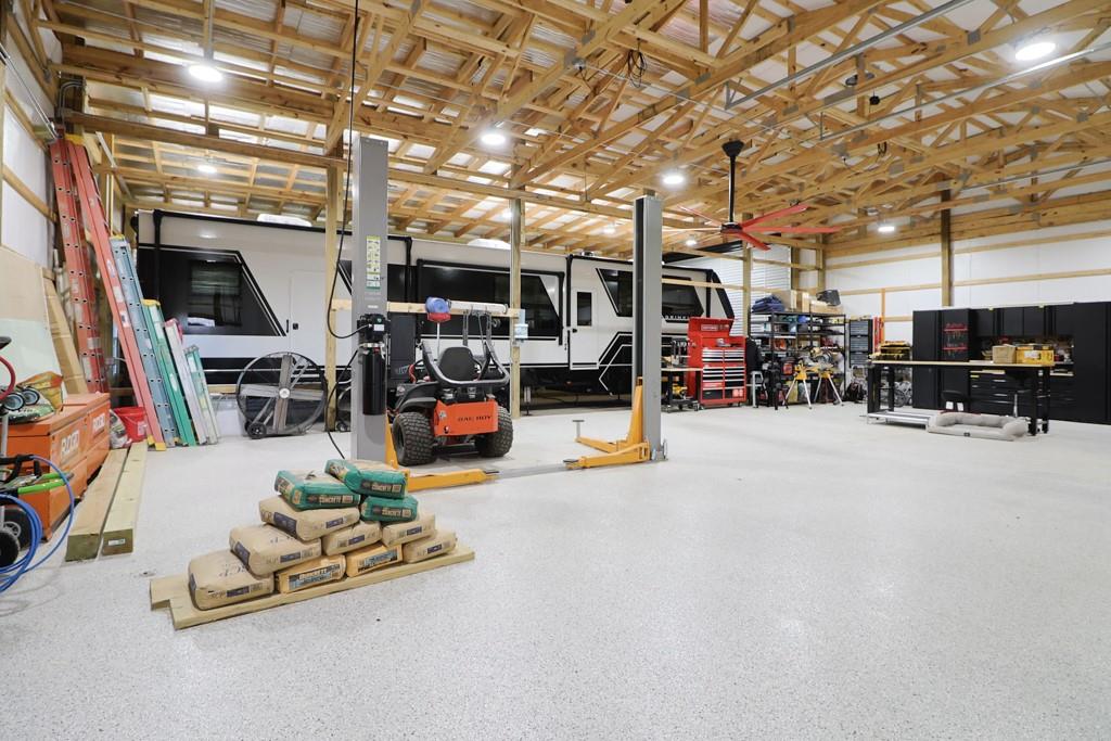 Giddings, Texas 78942, United States, 6 Bedrooms Bedrooms, ,5 BathroomsBathrooms,Residential,Active,220805