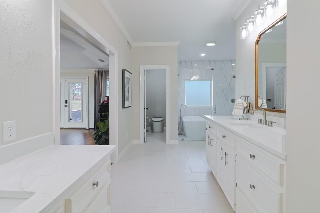 Giddings, Texas 78942, United States, 6 Bedrooms Bedrooms, ,5 BathroomsBathrooms,Residential,Active,220805