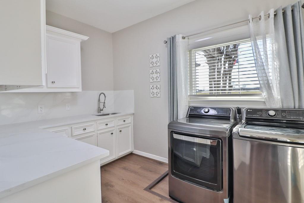 Giddings, Texas 78942, United States, 6 Bedrooms Bedrooms, ,5 BathroomsBathrooms,Residential,Active,220805