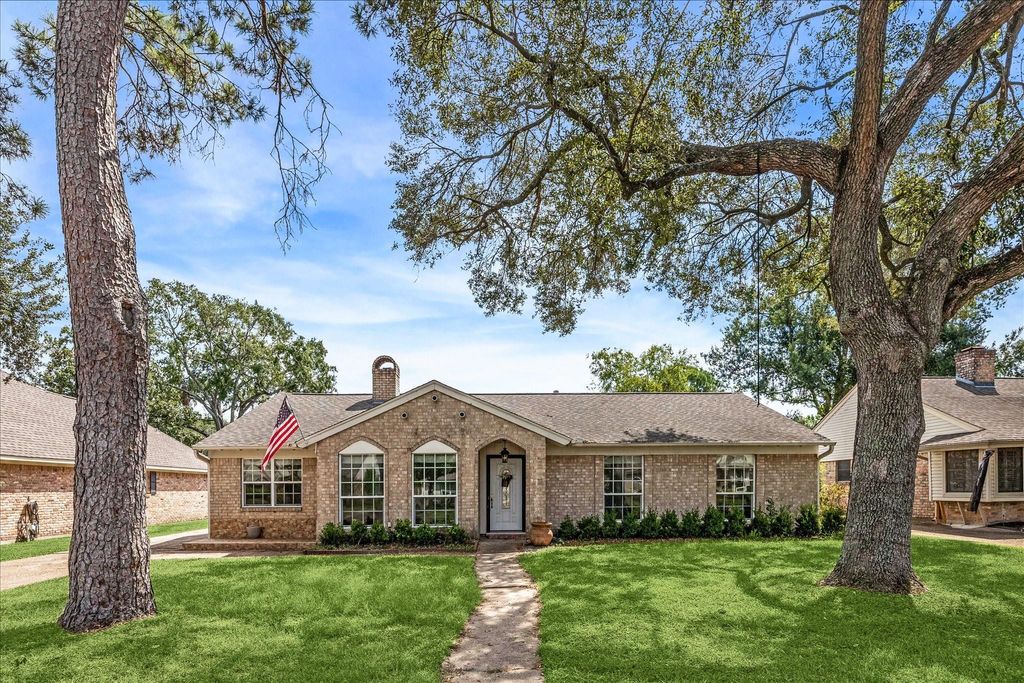 Photo of 2314 Eaglerock Drive, Houston, TX 77080 (MLS # 97925300)