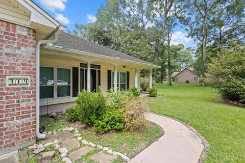 Photo of 919 Huckleberry, Village Mills, TX 77663 (MLS # 20828956)