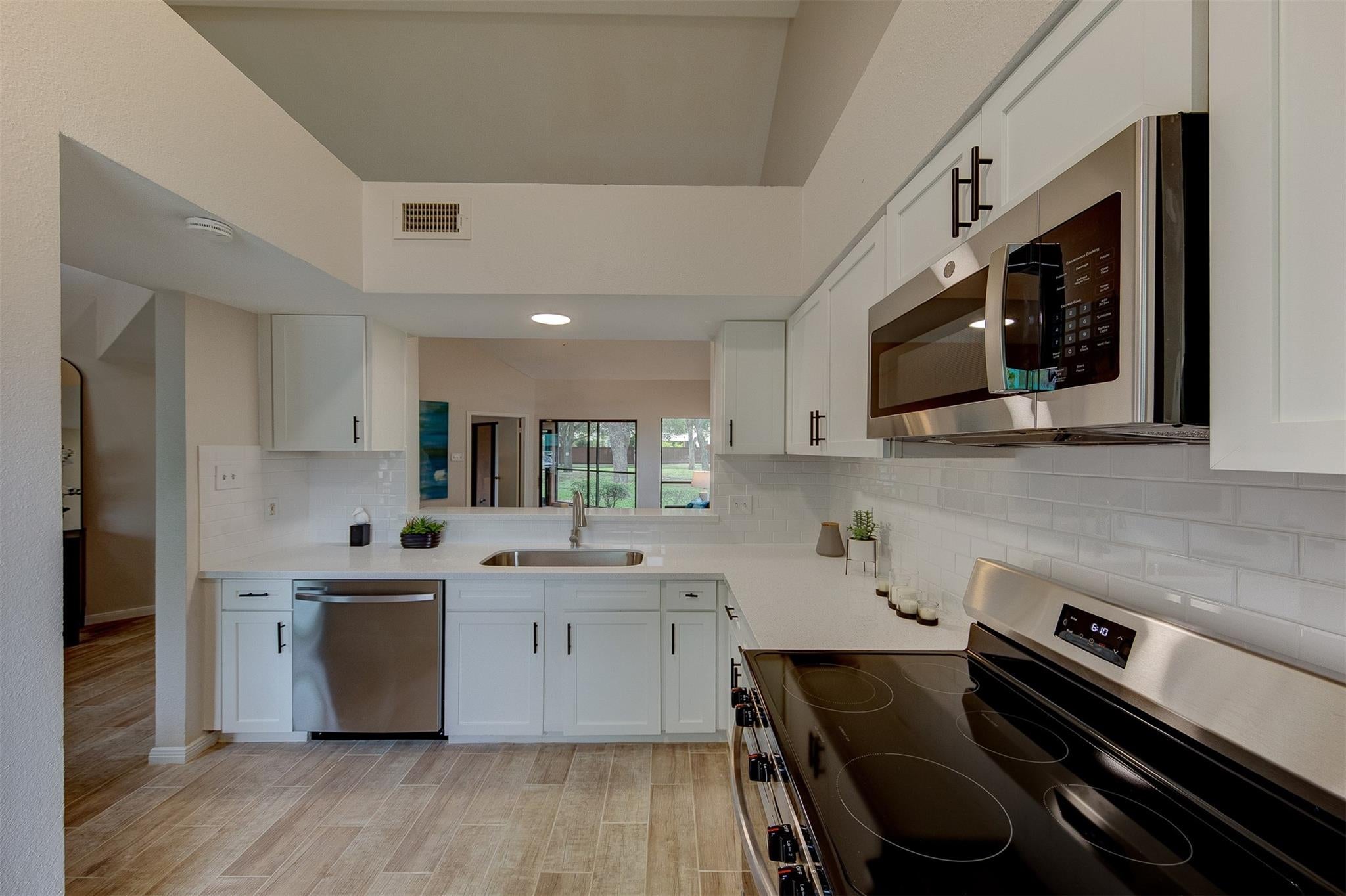 4144 Greystone Way 201