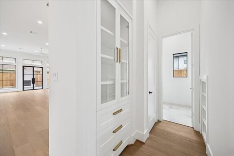 Tiny photo for 1236 Martin Street, Houston, TX 77018 (MLS # 37506208)