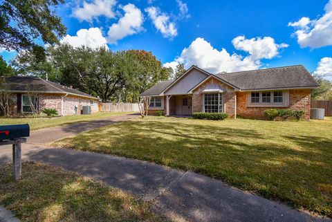 Photo of 9703 Harrowgate Drive, Houston, TX 77031 (MLS # 9283900)