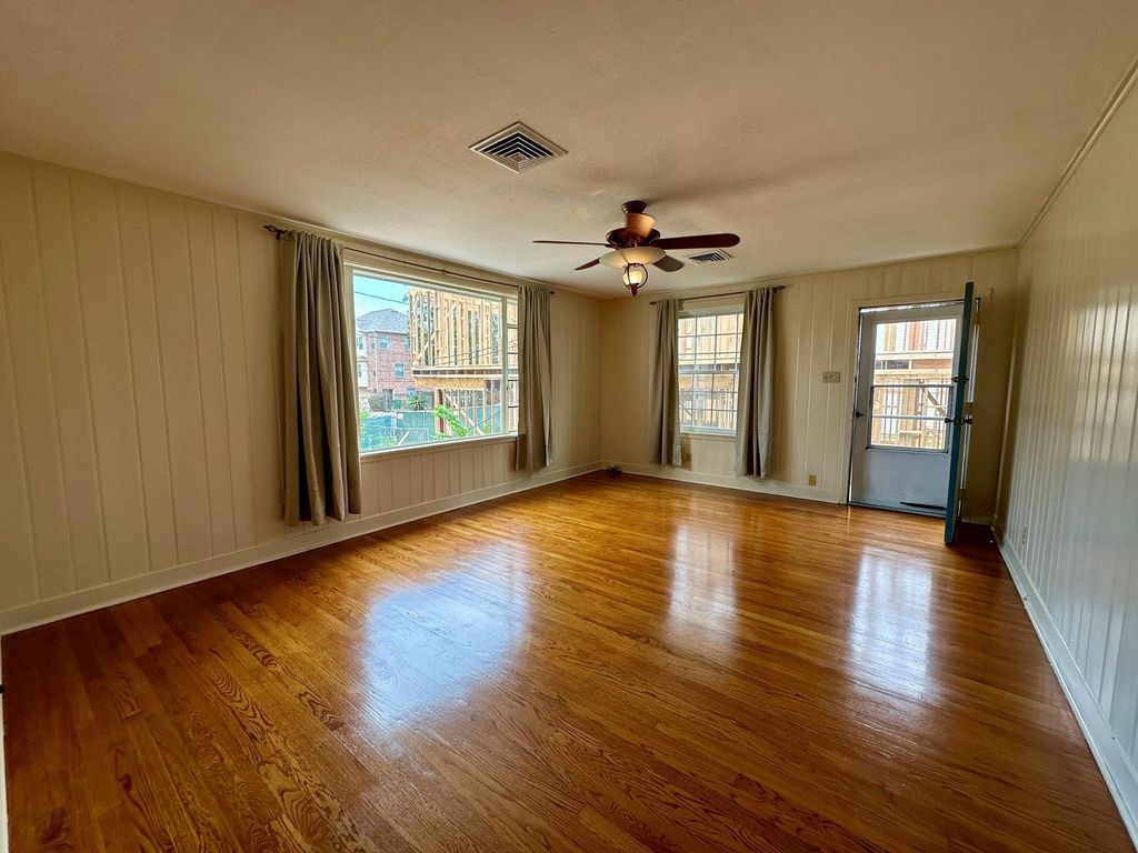 Photo of 914 W 21st Street, Houston, TX 77008 (MLS # 8972875)