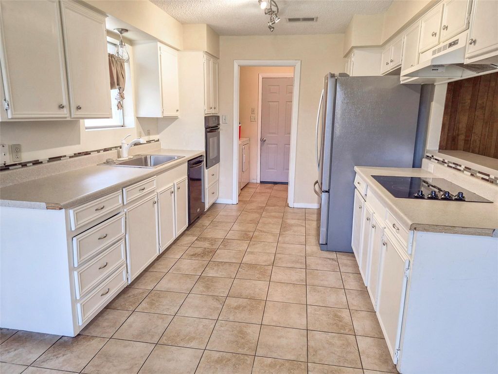 Photo of 518 Walnut Street, Lake Jackson, TX 77566 (MLS # 37497251)