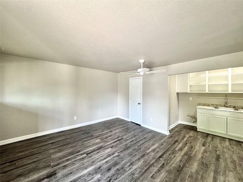 Photo of 1756 W Main Street #22, Houston, TX 77098 (MLS # 5542384)