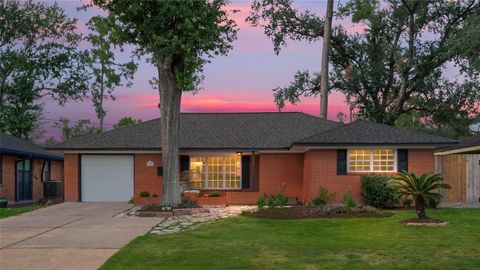 2302 Hewitt Drive Houston TX 77018