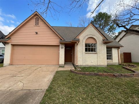 Photo of 1606 Blue Heather Lane, Fresno, TX 77545 (MLS # 7577410)