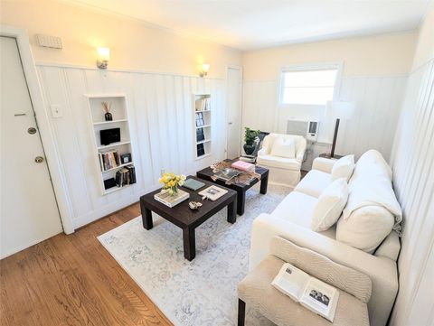 Photo of 2506 Kingston Street #1, Houston, TX 77019 (MLS # 29033690)