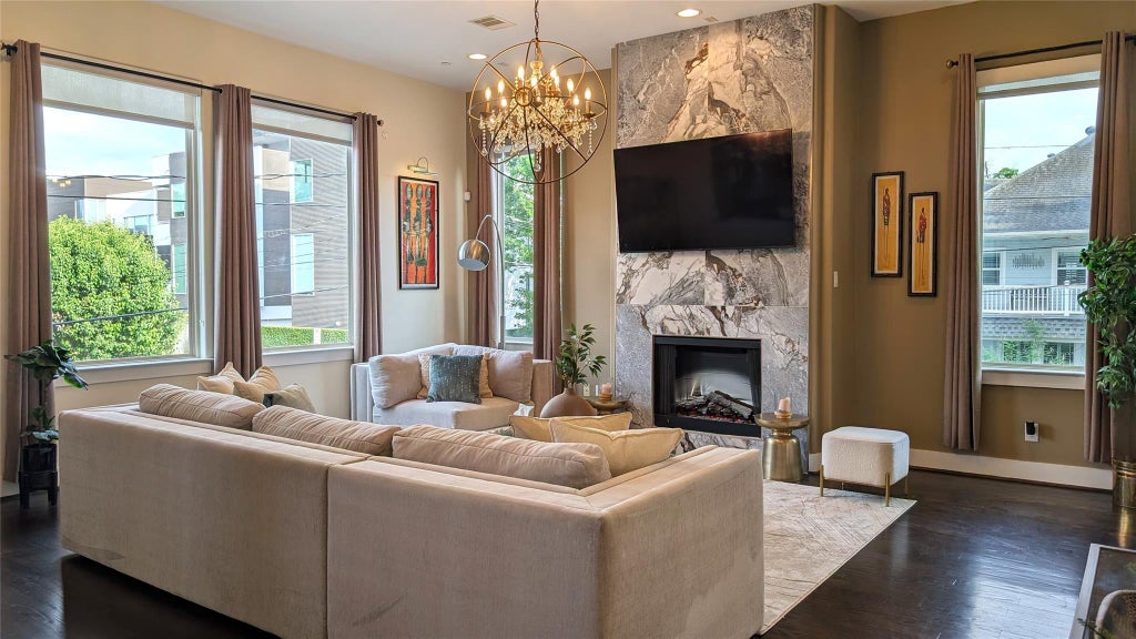 Photo of 2022 Converse Street, Houston, TX 77006 (MLS # 23170542)