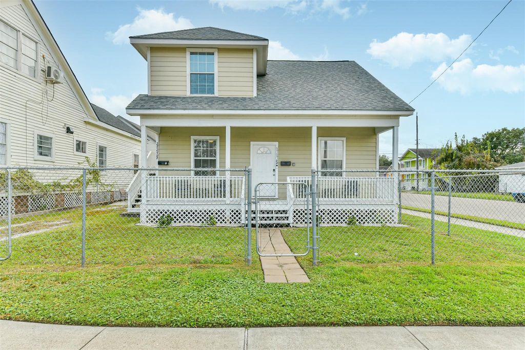 Photo of 2727 Avenue K, Galveston, TX 77550 (MLS # 52180001)