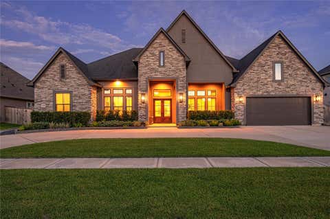 Photo of 2005 Yellowstone Trail, Friendswood, TX 77546 (MLS # 94704416)