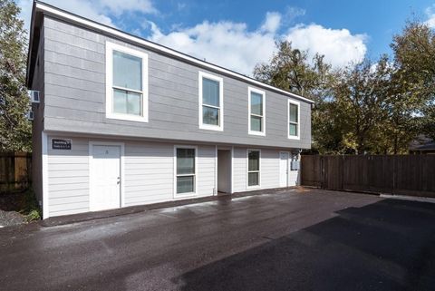 Photo of 5327 Bell Street #8, Houston, TX 77023 (MLS # 89198654)