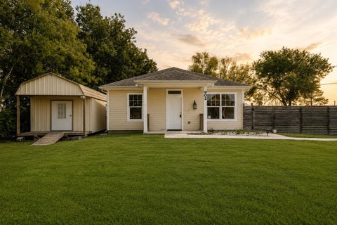 Photo of 902 Virginia Avenue, League City, TX 77573 (MLS # 55038822)