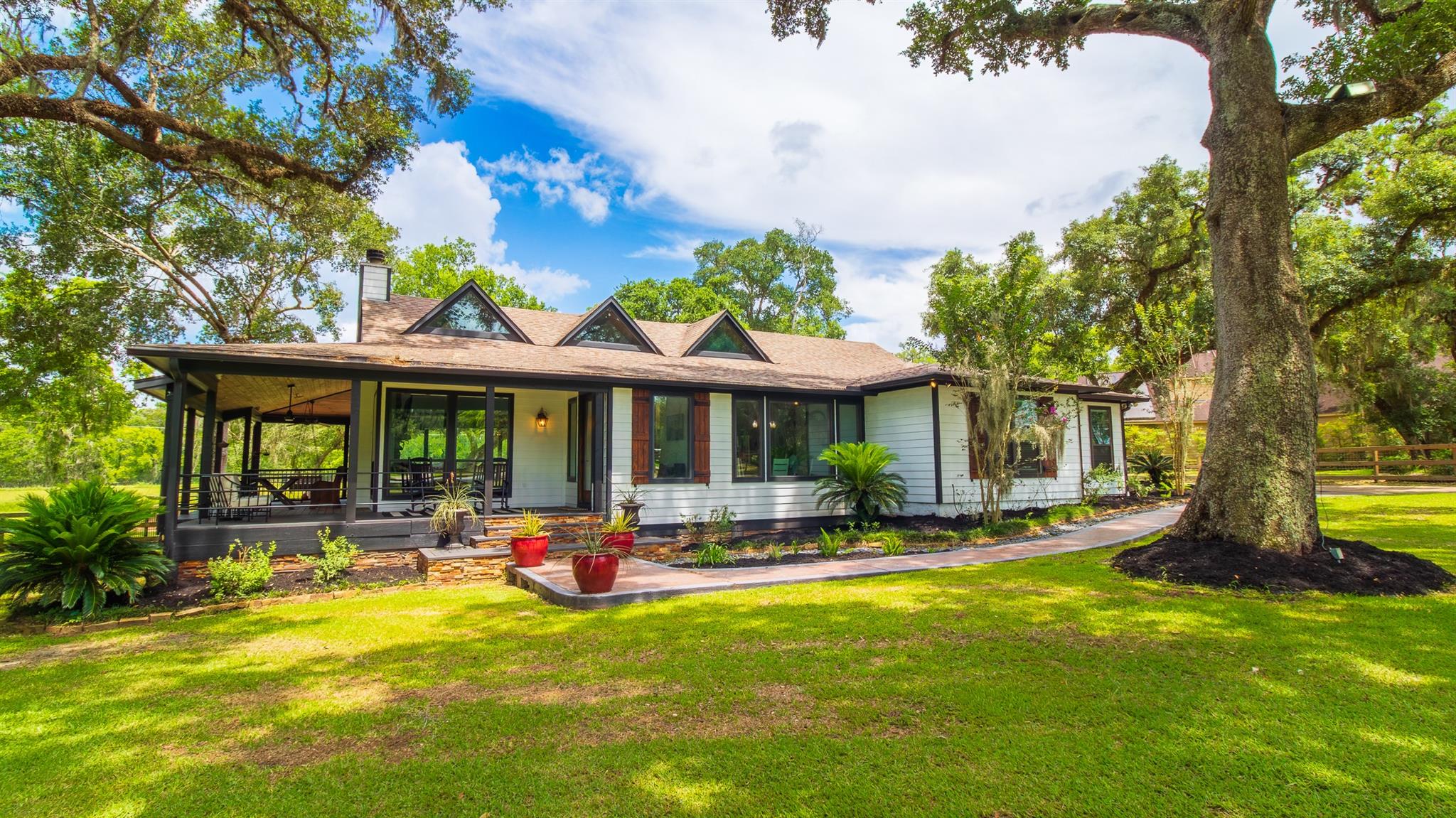 3111 Calle Escondido