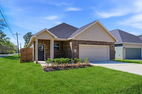 Homes For Sale - 712 Duncan Avenue<br/> Cleveland, TX 77327