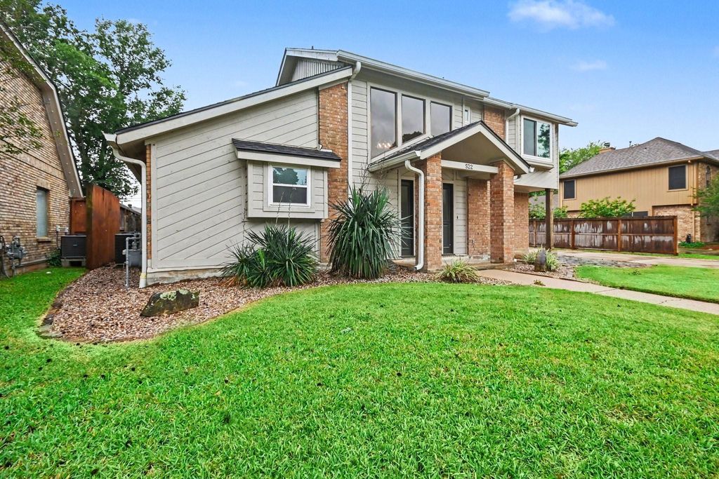 Photo of 522 Crestwood Drive, El Lago, TX 77586 (MLS # 95575035)