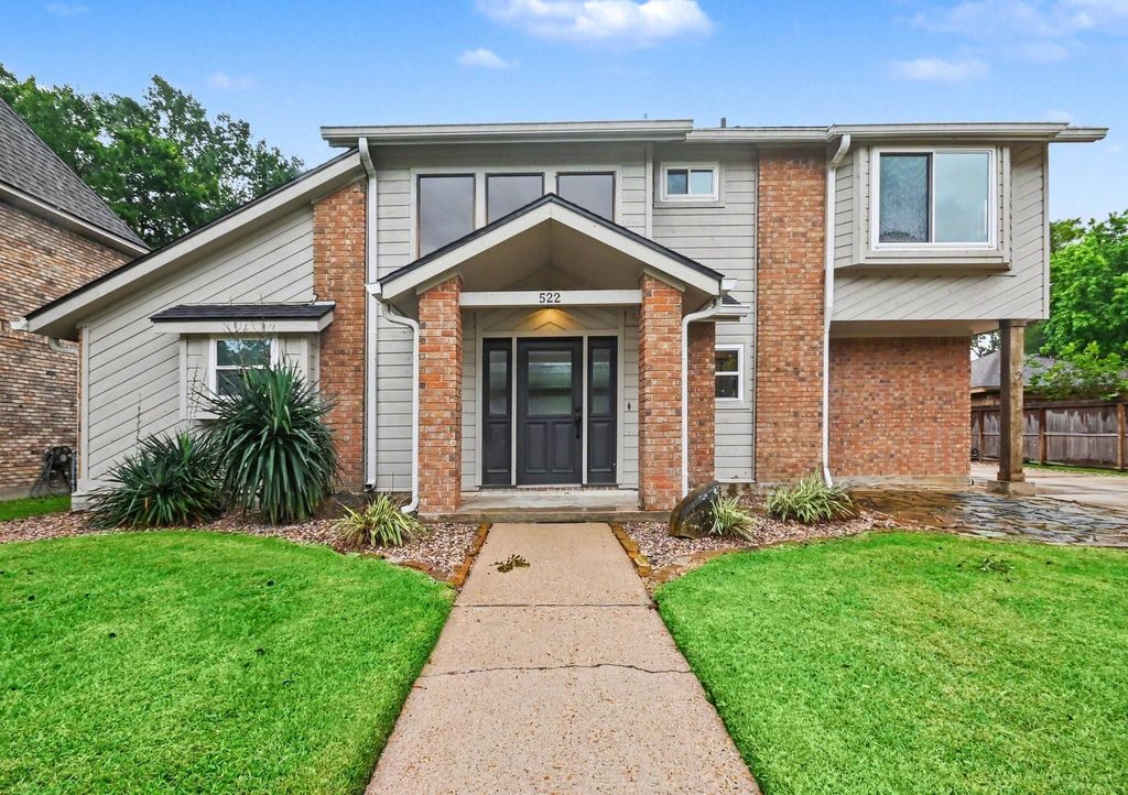 Photo of 522 Crestwood Drive, El Lago, TX 77586 (MLS # 95575035)