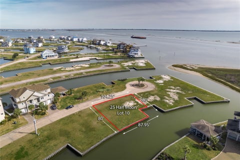 Photo of 25 Half Moon, Hitchcock, TX 77563 (MLS # 68042758)