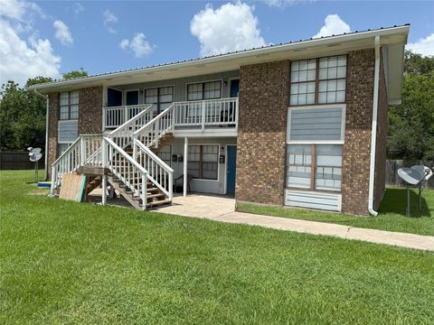 Photo of 1601 Meadowview Drive, Port Lavaca, TX 77979 (MLS # 16826464) Photo of 1601 Meadowview Drive, Port Lavaca, TX 77979 (MLS # 16826464)