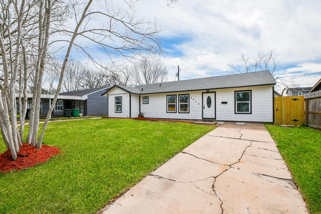 Photo of 5814 Belneath Street, Houston, TX 77033 (MLS # 43791311)