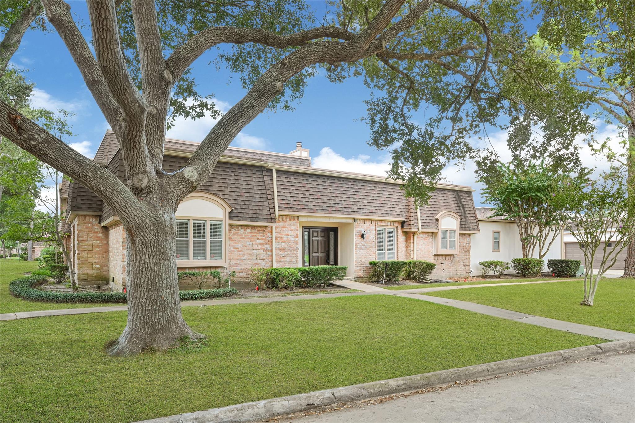2803 Camelot Lane