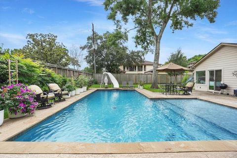 Photo of 5643 Terwilliger Way, Houston, TX 77056 (MLS # 71202001)